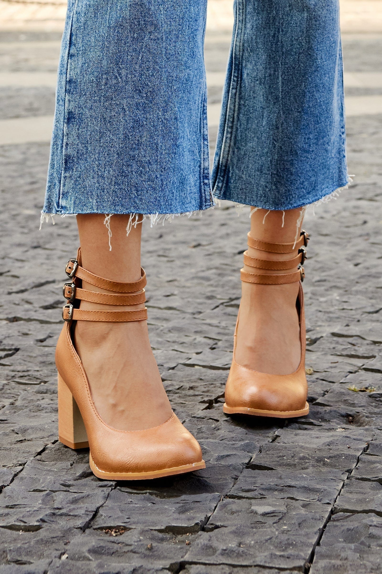 Jadara - Tacones de Triple Hebilla